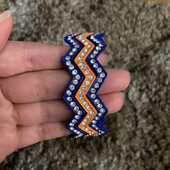 7 Piece Chevron Bracelet Bundle: Light Blue Black Pink White Dark Blue & Orange - Picture 3 of 3